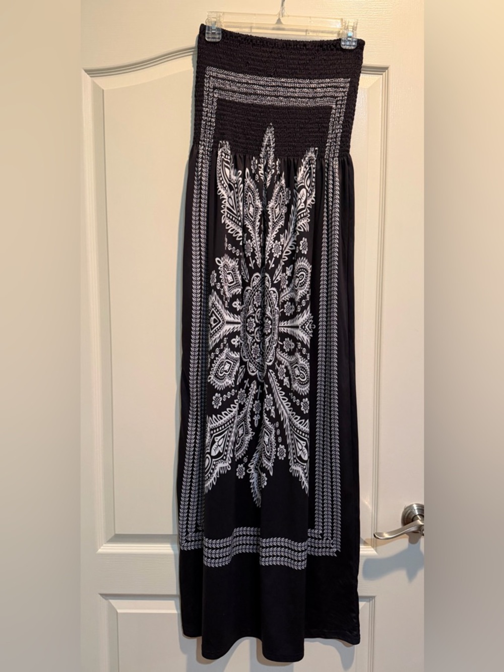 VENUS Swim Cover Up
Size Medium